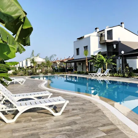 فيلة Muhtesem Triplex Esyali كوشاداسيه